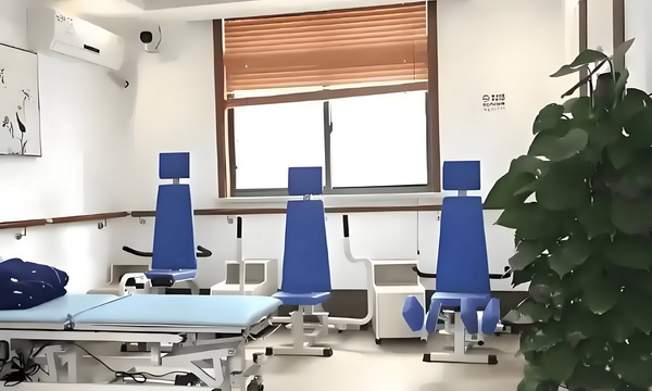 不会唱歌却开演唱会，58岁的郑伊健消费情怀？